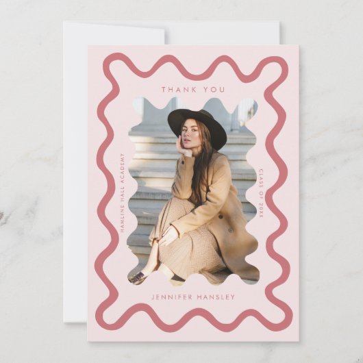 Blush Pink Squiggg Wavy Line Abschluss Vielen Dank Ankündigung (Vorderseite)