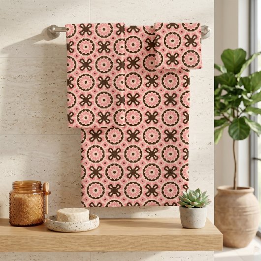 Blush Pink und Brown Boho Chic Geometric Muster Badhandtuch Set