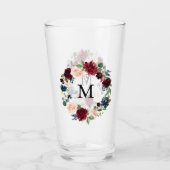 Blush Pink und Burgund Bloral Wreath Monogramm Glas (Vorderseite)