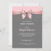 Blush Pink und Gray Polka Dot Bow Baby Dusche Einladung (Vorderseite)