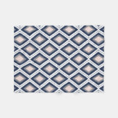Blush Pink und Navy Diamond Ikat Muster Fleecedecke (Vorderseite (Horizontal))