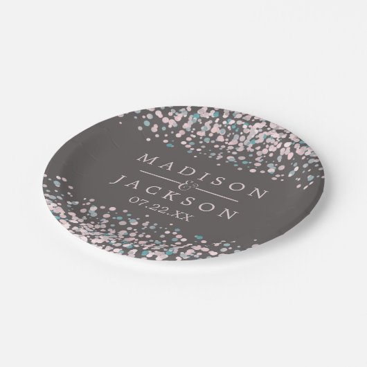 Blush Pink Watercolor Confetti Wedgram Pappteller (Schrägansicht)