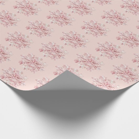 Blush Pink White Snowflakes Christmas Geschenkpapier (Ecke)