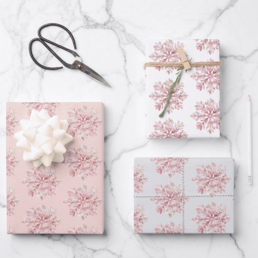 Blush Pink White Snowflakes Christmas Geschenkpapier Set (Vorderseite)