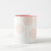 Blush Polka Dot | Einfache personalisierte Umarmun Zweifarbige Tasse (Mittel)
