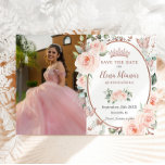 Blush Rose Gold Butterfliegen Quinceañera Save The Date<br><div class="desc">Personalisieren Sie dieses elegante rot blumengeschmückte Rose gold Quinceañera / Sweet 16 Geburtstagsbild Save the Date einfach und schnell. Klicken Sie einfach auf die Schaltfläche "Weitere Einstellungen", um die Texte zu bearbeiten, Schriftart und Schriftart zu ändern. Mit exquisiten Aquarellblüten-Blume, Schmetterlingen und einer vergoldeten Rose ovalen Raum, um alle Ihre wichtigen...</div>