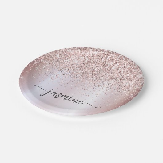 Blush Rose Gold Glitzer Girl Monogram Name Script Pappteller (Schrägansicht)