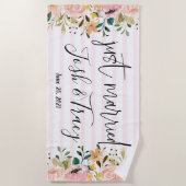 Blush Rose Personalisiert nur verheiratet Blumen Strandtuch (Vorderseite)
