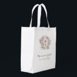 Blush Rustic Monogram Wreath Wedding Danke Bag Wiederverwendbare Einkaufstasche<br><div class="desc">Ideal für eine rustikale Scheunenhochzeit mit moderner Drehung,  ist diese wiederverwendbare Einkaufstasche der ideale Weg,  um sich bei den Gästen aus der Stadt für Ihre Hochzeitsfeier zu bedanken. Ein von Hand gezeichnet Kranz von Ästen und das Monogramm des Paares mit moderner und eleganter Typografie kann völlig personalisiert sein.</div>