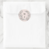 Blush Rustikale Monogramm-Krautaufkleber Runder Aufkleber (Tasche)