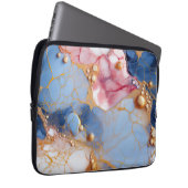 Blush & Sapphire Marble with Golden Pearls Laptopschutzhülle (Vorne Rechts)