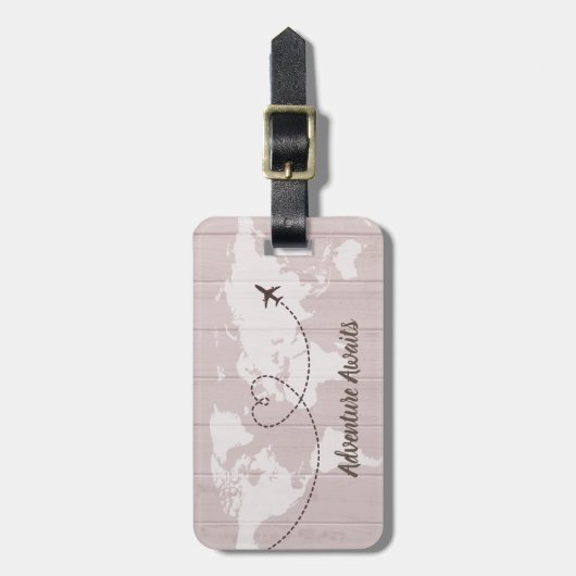 Blush Word Map Adventure Await Gepäckanhänger (Vorderseite vertikal)