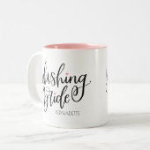 Blushing Bride Modern Lettering Pink Hearts Custom Zweifarbige Tasse (Vorderseite Links)