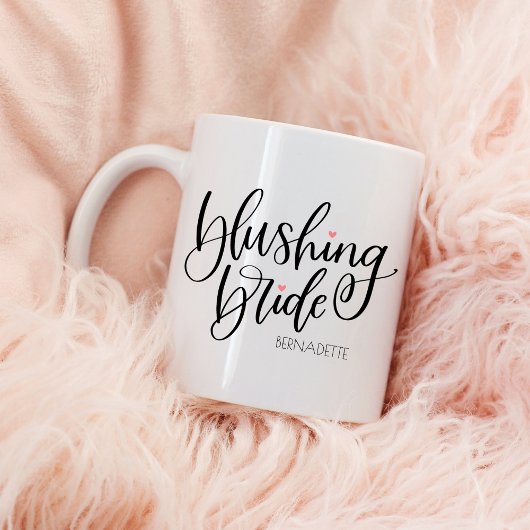 Blushing Bride Modern Lettering Pink Hearts Custom Zweifarbige Tasse