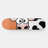 Blushing Kuh auf Orange Skateboard (Horizontal)