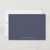 Blushing Rose Blush Pink Navy White Floral Wedding RSVP Karte (Rückseite)