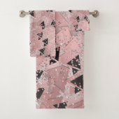 Blushing Rose Pink Gold & Black Triangle Muster Badhandtuch Set (Insitu)