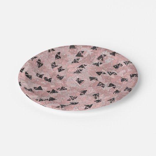 Blushing Rose Pink Gold & Black Triangle Muster Pappteller (Schrägansicht)