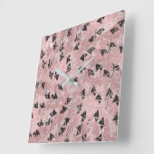 Blushing Rose Pink Gold & Schwarz Dreiecke Muster Quadratische Wanduhr (Winkel)