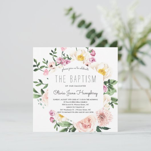 Blushing Summer Florals Taufe Einladung (Stehend Vorderseite)