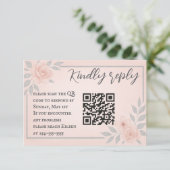 Blushing Vows QR Code Wedding RSVP Card Karte (Stehend Vorderseite)