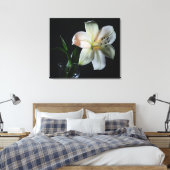 Blushing White Lilienummantelte Canvas Print Leinwanddruck (Insitu (Schlafzimmer))