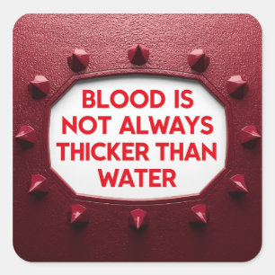 Blut ist nicht immer dicker als Wasser Quadratischer Aufkleber