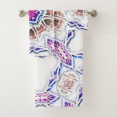 Blüte in Gipsstruktur, weicher Schatten auf Weiß Badhandtuch Set (Insitu)