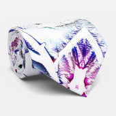 Blüte in Gipsstruktur, weicher Schatten auf Weiß Krawatte (Gerollt)