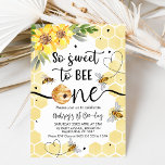 Blüte so süß zu einer Biene 1. Geburtstag Einladung<br><div class="desc">Blumen So Sweet To Bee One Bee 1. Geburtstag Einladung Sweet Girl's Biene zum ersten Geburtstag Einladung mit einer modernen Kalligraphie Titel,  Bienen,  Bienen,  Bienenstock und Herzen. Diese so süße,  um eine 1. Geburtstagseinladung zu sein,  bietet auch einige Sonnenblumen und Blätter.</div>
