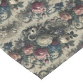 Blüten des Verfalls – Gothic Medium Pattern Tischdecke (Schrägansicht)