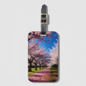 "Blüten im Blut: Kirschbaumreihen im Frühling Gepäckanhänger (Vorderseite Vertikal)