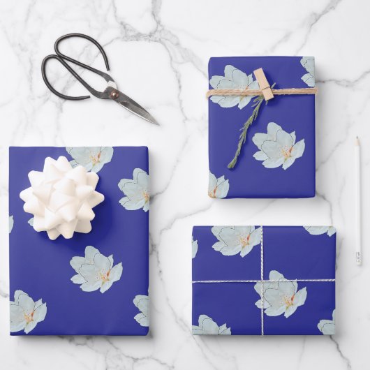 Blüten im tiefen Blau Geschenkpapier Set (Vorderseite)