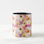 Blüten in Harmonie: Eine Symphonie von Farben Zweifarbige Tasse (Mittel)