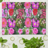 "Blüten in Rosa: Eine Blumenkolonne" Geschirrtuch (Gefaltet)