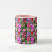 "Blüten in Rosa: Eine Blumenkolonne" Tasse (Zentrum)