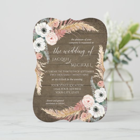 Blüten in weißen Pampas Gras Flora Rustische Hochz Einladung (Stehend Vorderseite)