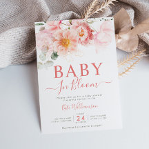 Blütenbaby in rosa Blütendusche