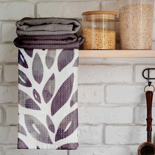 Blütenblätter in Aquarellfarben - lila und grau Geschirrtuch