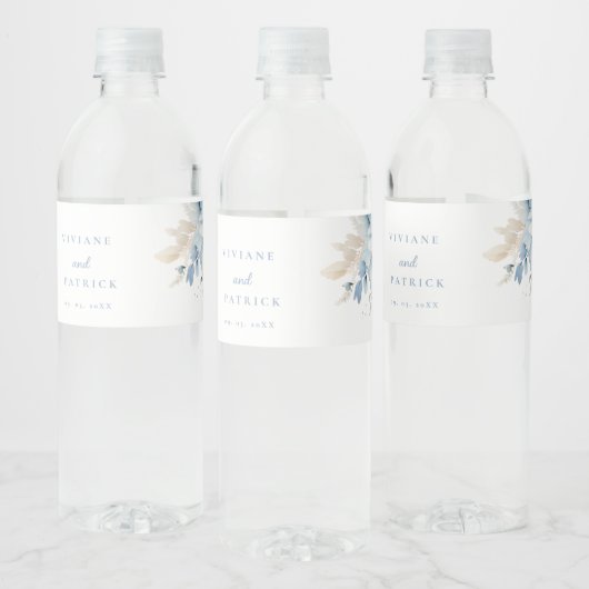 Blütenblauer Rahmen Blütenhochzeit Wasserflaschenetikett (Flaschen)
