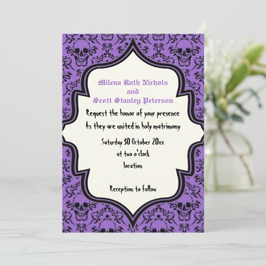 Blütendamast lila Halloween-Hochzeit Einladung (Stehend Vorderseite)