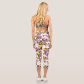 Blutende Kirschblütenmuster Capri Leggings (Rückseite)