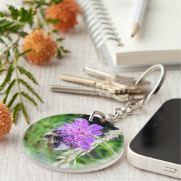 Blütenglück am Schlüsselbund – Hummel auf Skabiose Schlüsselanhänger