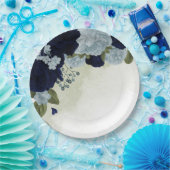 Blütengrün aus staubigen Blumen und marineblauen B Pappteller (Party)