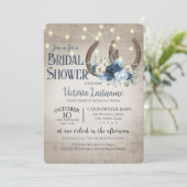 Blütenhufeisen und Lichter Rustikales Barnholz Einladung (Stehend Vorderseite)