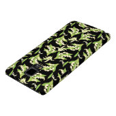 Blütenmuster Lilies-of-the-Valley auf Schwarz Case-Mate iPhone Hülle (unten)