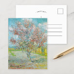 Blütenpfirsichbaum | Vincent van Gogh Postkarte<br><div class="desc">Blühender Pfirsichbaum (1888) von dem niederländischen Künstler Vincent van Gogh. Originelle Kunstwerke sind ein Öl auf der Leinwand,  das eine wunderschöne Landschaft mit blühenden rosa Bäumen darstellt. Verwenden Sie die Entwurfstools,  um einen benutzerdefinierten Text hinzuzufügen oder das Bild zu personalisieren.</div>