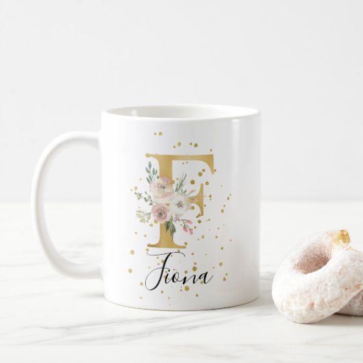 Blütenrosa Creme Aquarellfarbenmonogramm F Kaffeetasse (Mit Donut)