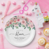 Blütenrosa Liebe ist im blühenden Brautparty Pappteller (Party)