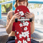 Blütenrot und Weiß-Kirschblütenblüte Skateboard<br><div class="desc">Hübsche Schwarz-Weiß-Kirschen blühen auf einem schimmernden rubinroten Hintergrund.</div>
